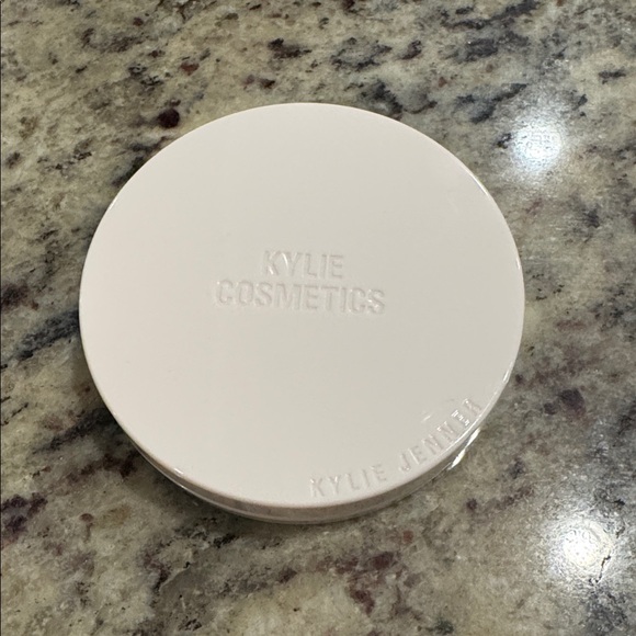 2WN Compact Powder Foundation - Picture 4 of 8